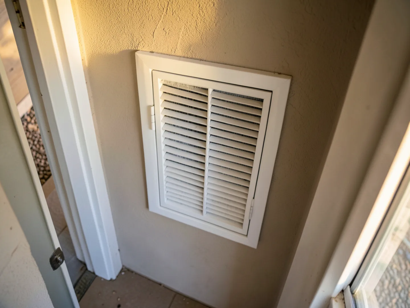 Interior central return air grille on a manufactured home hallway wall